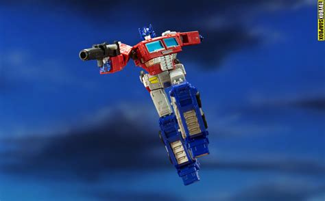 Gallery: Earthrise Optimus Prime – Toybox Soapbox