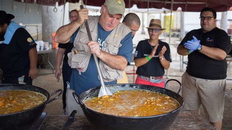 José Andrés, World Central Kitchen tell origin story in 'We Feed People'