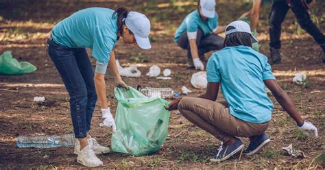 #TrashTag Has Gone Viral Encouraging People to Clean Up Garbage