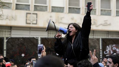 Hundreds protest in Lebanon as crisis deepens