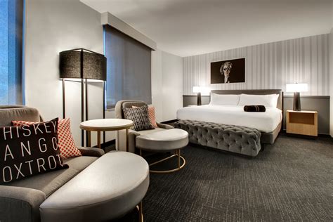 Guest Rooms — The Rose Hotel Chicago O'Hare