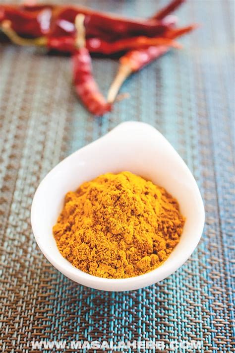 5-Minute Thai Yellow Curry Paste Recipe 🥘 {+VIDEO] MasalaHerb.com