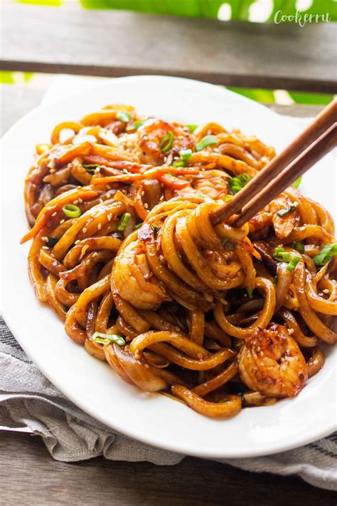 Easy 15-Minute Yaki Udon (Stir Fried Udon Noodles) | Cookerru