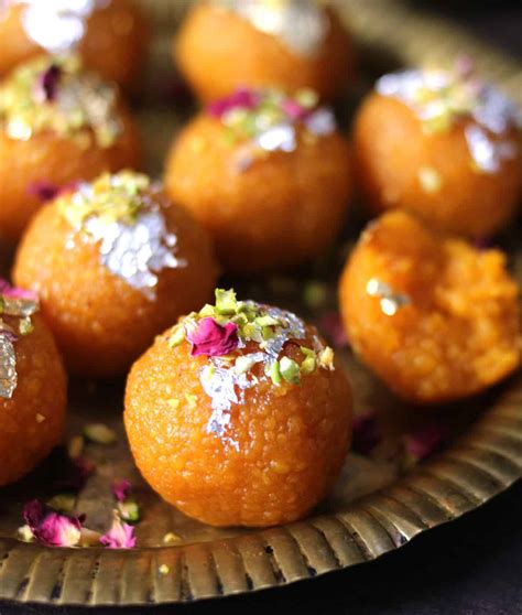 Motichoor Ladoo Recipe | Motichur Laddu - Cook with Kushi