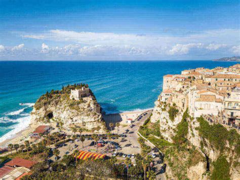 10 Beautiful Beaches In Tropea, Italy To Visit - Nomads Unveiled