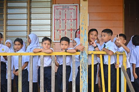 242,607 pelajar sekolah rendah, menengah mulakan sesi persekolahan di Terengganu - Utusan Malaysia