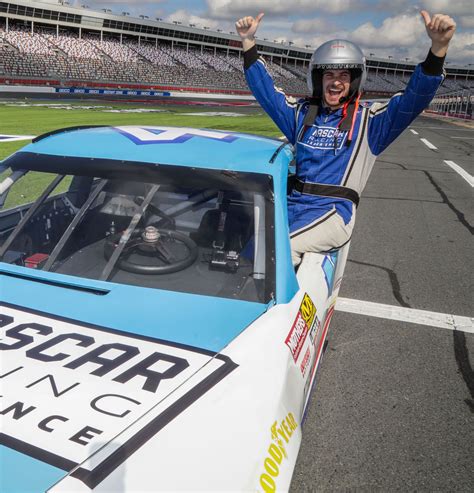 NASCAR Racing Experience Now Hiring