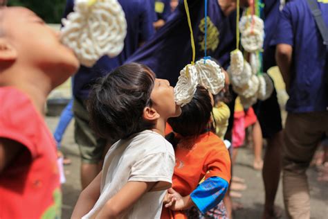 Haru, Ternyata Ini Asal Muasal Lomba Makan Kerupuk yang Diadakan Setiap ...