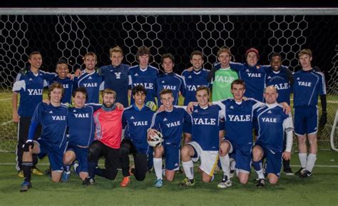 Team Photos | Yale Men's Club Soccer