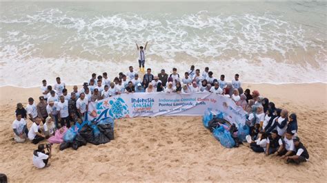 Peringati Hari Lingkungan Hidup Sedunia, Masyarakat Bersih-bersih Pantai dalam Kegiatan ...