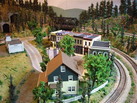 TY'S MODEL RAILROAD: Layout Scenery Part III - Downtown