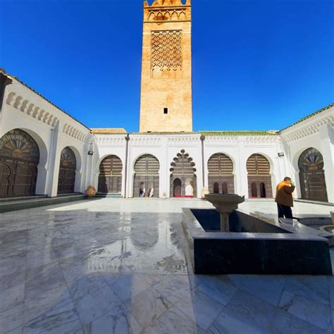 Cour de la Grande Mosquée de Tlemcen Algérie . ساحة المسجد الكبير ...