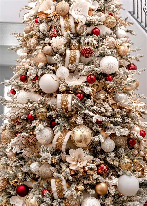 Decorating a Classic Red and Gold Christmas Tree | Red and gold christmas tree, Gold christmas ...