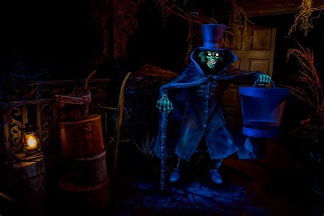 Interview with the Hatbox Ghost in the Haunted Mansion at Disneyland Park | Disney Parks Blog