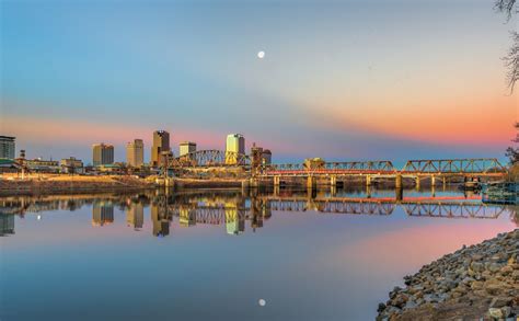 02/21/14 Featured Arkansas Landscape Photography–Moonset and sunrise over Downtown Little Rock ...