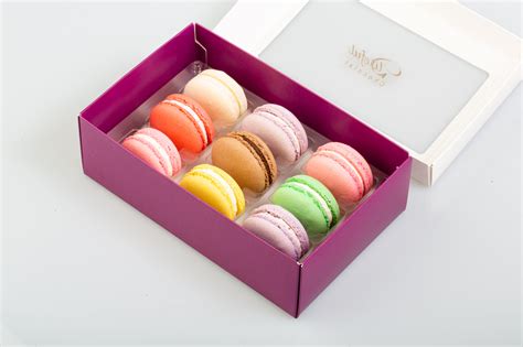 D'liteful Chocolate & Macaron Gift Box