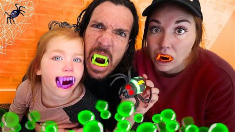 VAMPIRE MYSTERY BOX! Adley vs Mom and Dad Halloween Challenge! with Pumpkin Pie and New Surprises 👻