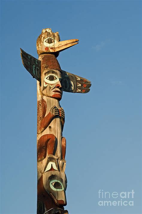 Tlingit Totem Pole Photograph by Greg Vaughn - Printscapes - Fine Art America