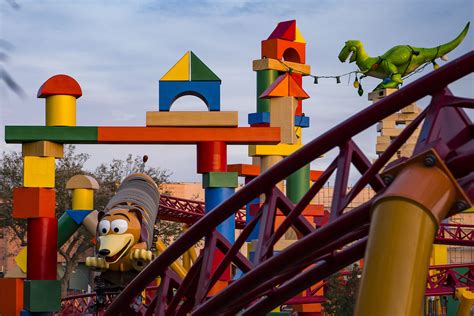 VIDEO: Slinky Dog Dash Running in Toy Story Land - Blog Mickey