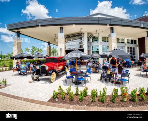 Fords Garage restaurant and bar with outdoor dining in University Town Center in Sarasota ...