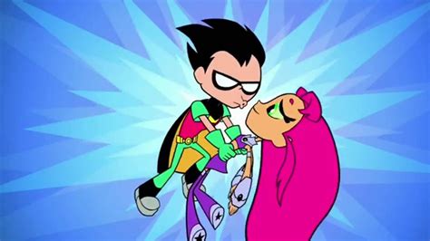 Starfire And Robin Kiss