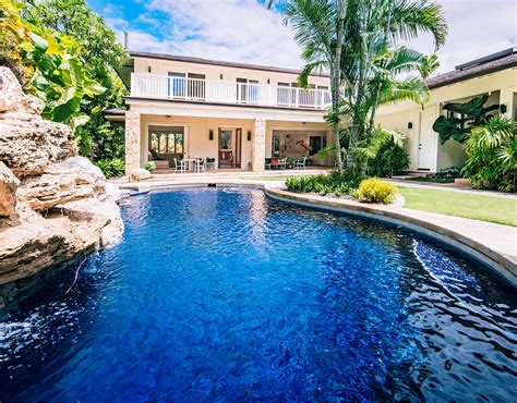 Discover Honolulu Hawaii luxury homes for sale here.