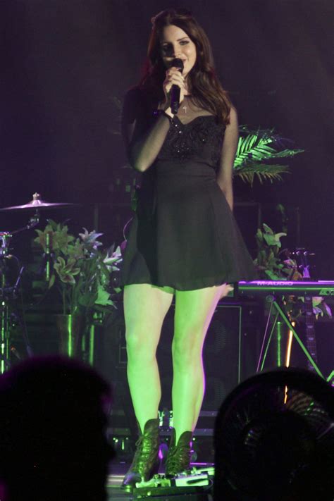 Lana Del Rey - Live Performance at the WaMu Theatre in Seattle - May 2014 • CelebMafia