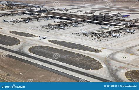 Terminal 4, Sky Harbor International Airport Stock Image - Image of ...