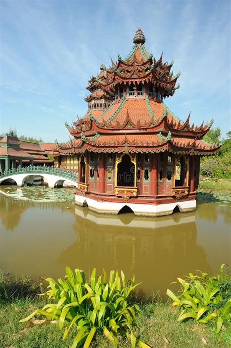 Chinese Garden Architecture. Stock Image - Image of architecture, autumn: 27119877