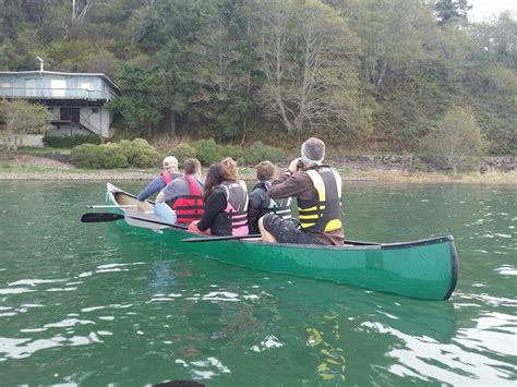 Parents go crabbing in canoes, spot river otter! - Westwind