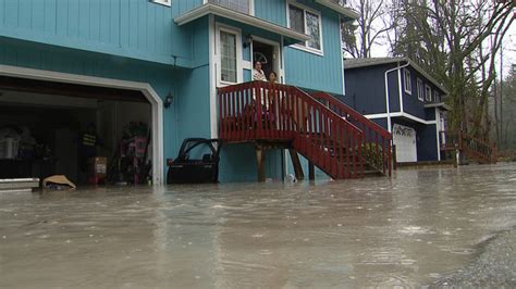 Homes damaged, roads closed as Stillaguamish River hits record flood level