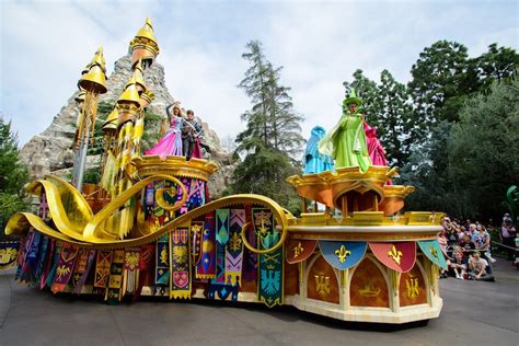 ‘Magic Happens’ Parade Premieres at Disneyland Park | Disney Dining