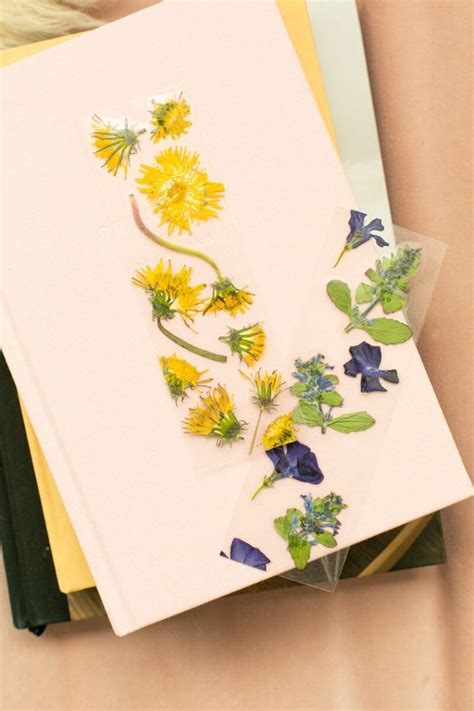 How to Make Pressed Flower Bookmarks » Learn this one easy trick!