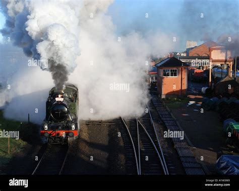 Santa Special train on Severn Valley Railway leaving Kidderminster ...