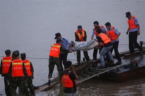 Chinese cruise ship righted - Chinese cruise ship, The Eastern Star, sinks in the Yangtze River ...