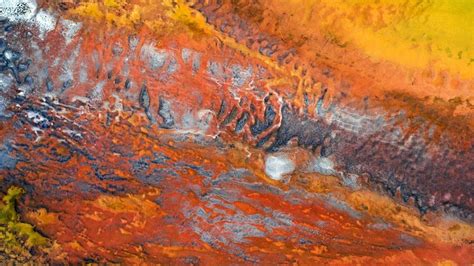 In pictures: Australia's Lake Eyre from the sky - BBC News