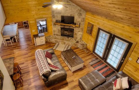 12 Cozy Pet-Friendly Cabins in Pigeon Forge, TN - Doggy Check In