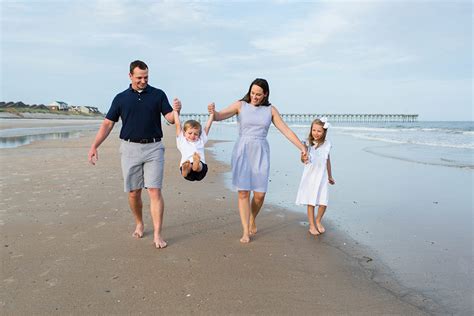 10 Tips for Creating Amazing Family Portraits at the Beach - In Focus