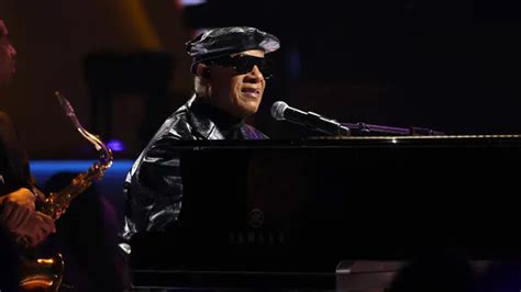 Stevie Wonder duets with the late Tony Bennett in a beautiful tribute ...