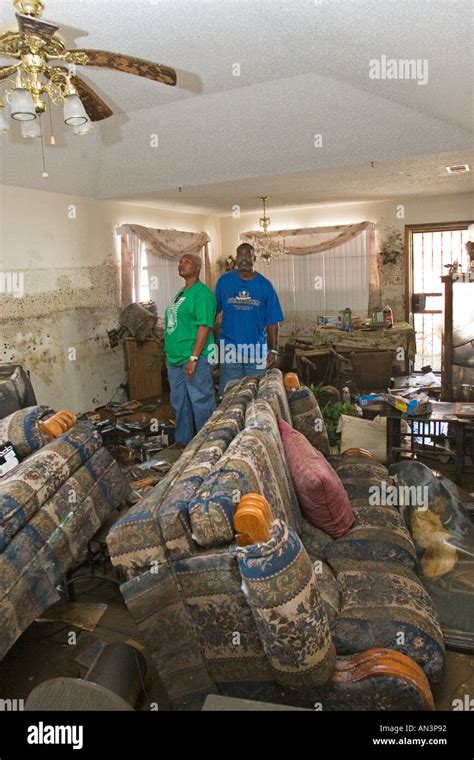 New Orleans Homeowners Inspect Hurricane Katrina Damage Stock Photo - Alamy