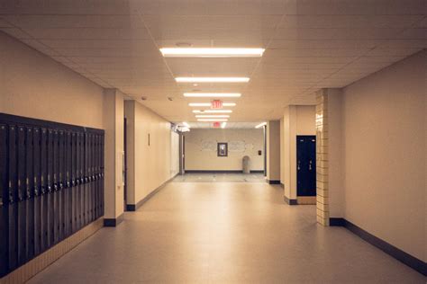 school hallway. : r/LiminalSpace