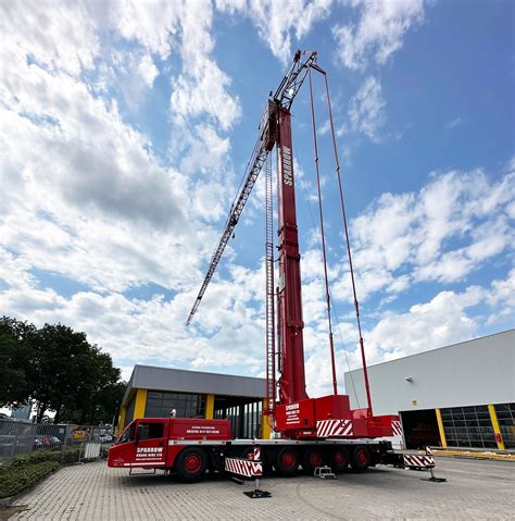 Sparrow takes delivery of the largest mobile tower crane in the world ...