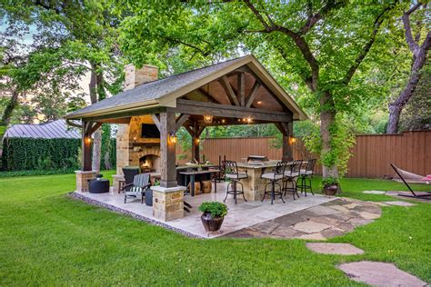 Extraordinary Rustic Outdoor Kitchen Designs