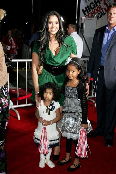 Vanessa Bryant & Her Daughters — Pics – Hollywood Life