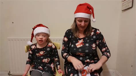 Makaton Song - Jingle Bells 🎅🦌 - YouTube