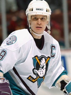 Paul Kariya, Teemu Selanne headline 2017 Hockey Hall of Fame class