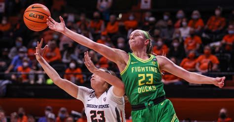 Kelly Graves provides injury update on Maddie Scherr following Oregon's ...