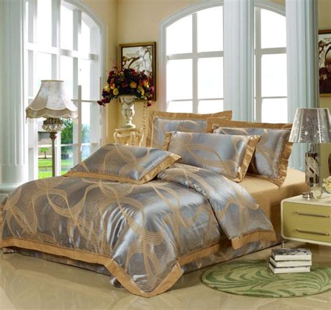 28 Gold Bedroom Designs, Glamorous Decorating Ideas