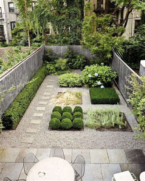 Hardscaping 101: Pea Gravel - Gardenista