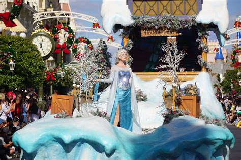 PHOTOS, VIDEO: Mickey’s Once Upon a Christmastime Parade Begins Daytime ...